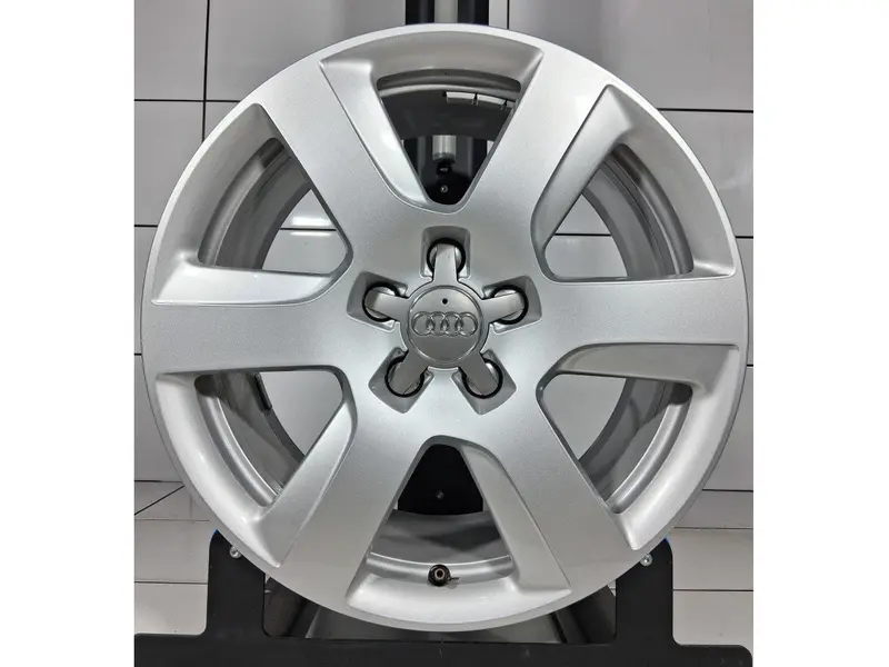 Audi Oe 17' Srebrny 1