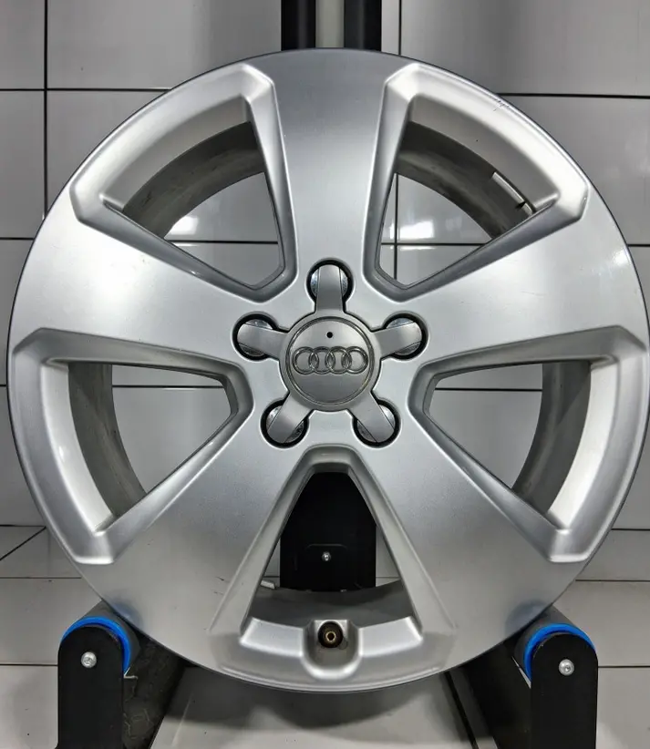 Audi Oe 17' Srebrny Audi A3 8V0 1