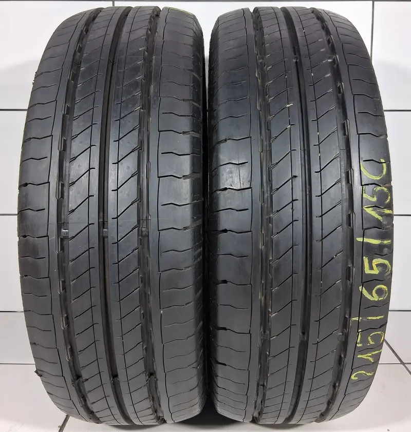 Continental Vancontact Ultra 215/65R15c 104/102T [2023] 8Mm 1
