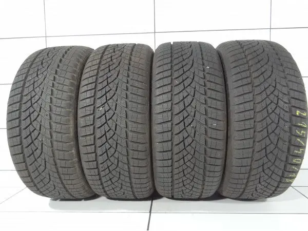 Goodyear Ultragrip Performance Plus 215/40R18 89 V 1