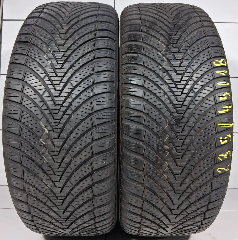 Kumho Solus 4S Ha32 4Season 234/45Zr18 98 Y [2023] 6Mm 1