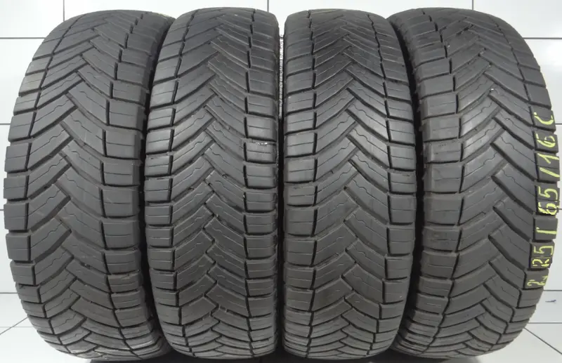 Michelin Agilis Crossclimate 225/65R16c 112/110R [2024] 9Mm(Demo) 1