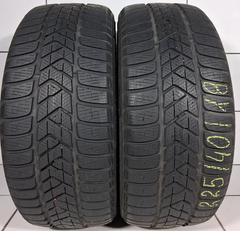 Pirelli Sottozero 3 Winter 225/40R18 92 V 1