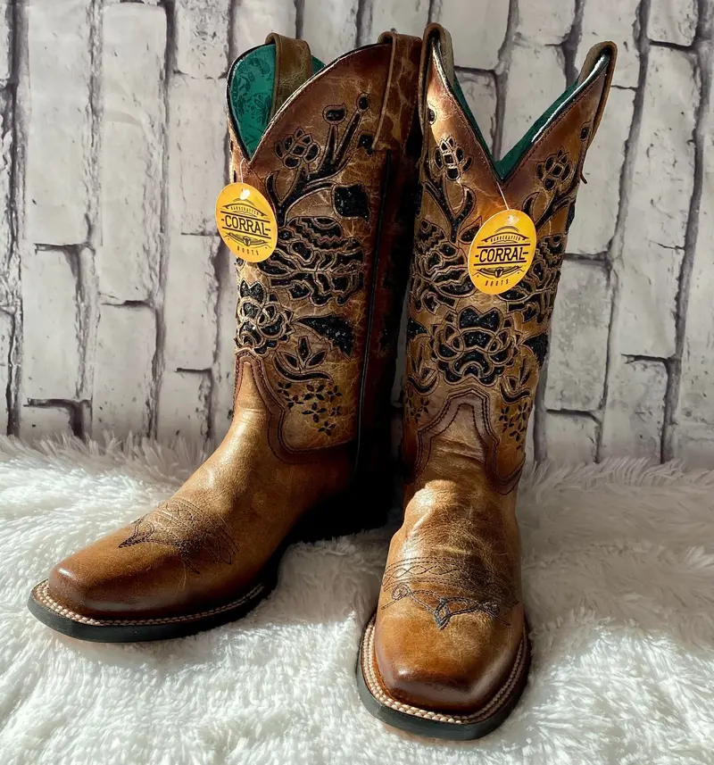 Women's Corral Glitter Inlay & Embroidery Square Toe Boot 1