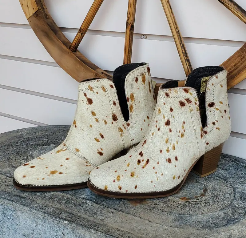 Women's Roper Cow Hair White Shorty Boot 1